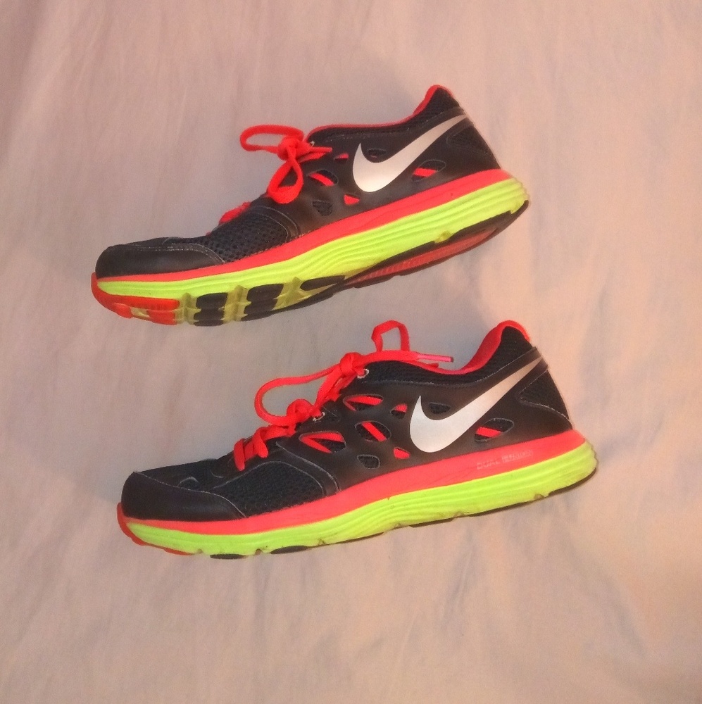 "NIKE" DUAL FUSION